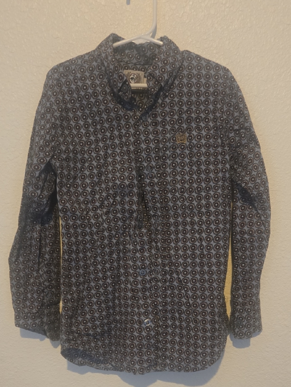 Cinch Round Patterned Button-Up Shirt in Blue